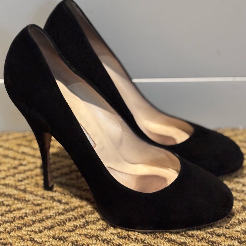 Brian Atwood Black Sueded Platform Pump size 38 with rounded toe
